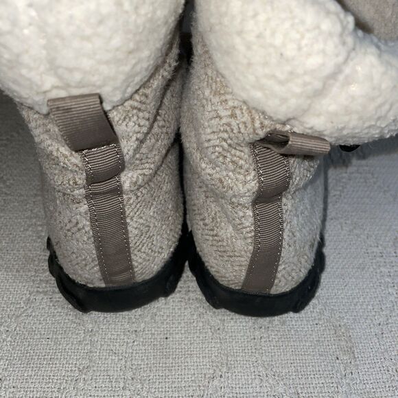 Bogs Women’s Ankle Boots Size 8 M Beige Fabric Warmth Winter Snow - Picture 10 of 12